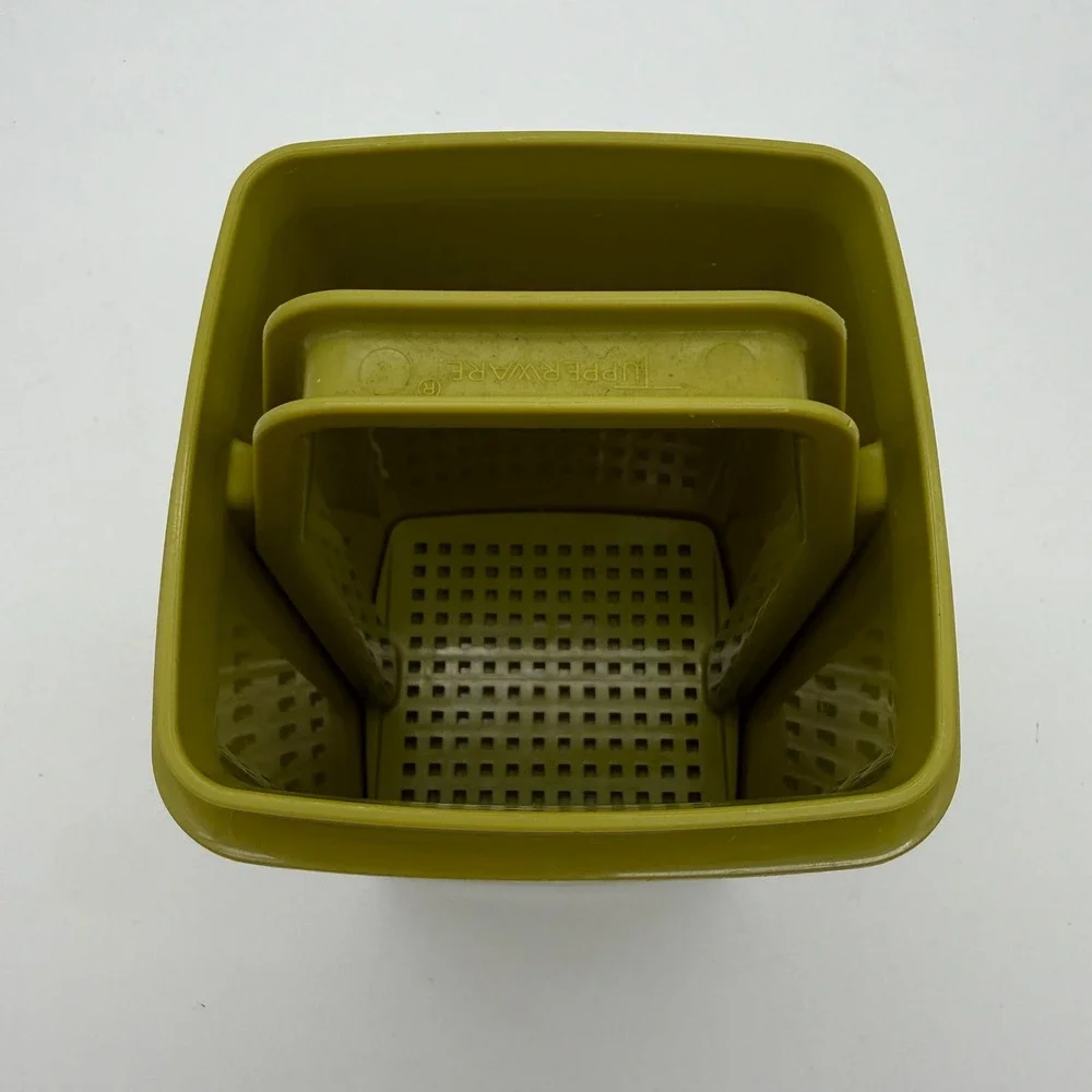 Tupperware vintage avocado